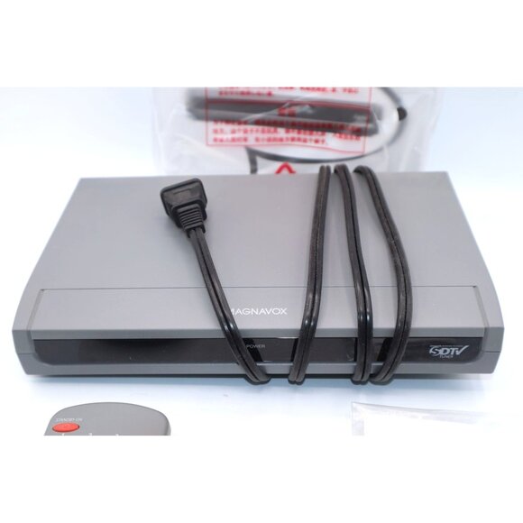 Magnavox TB100MG9 Digital TV Converter Box With Remote & Manual - Picture 3 of 8